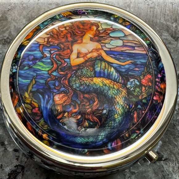 NWOT Colorful silver metal mermaid pill case/container - Picture 3 of 3